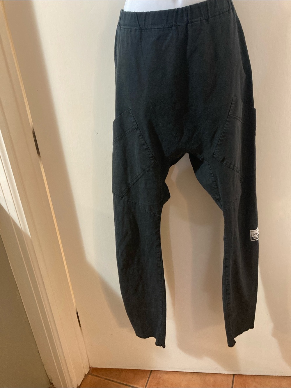 Seed harem pants. Black, size medium. Unisex. - Picture 4 of 12